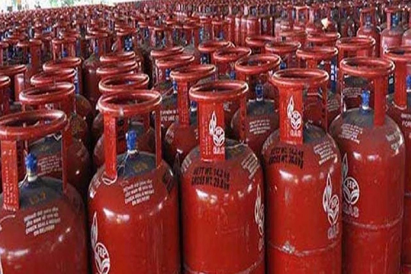 LPG Gas Subsidy Check: गैस सिलेंडर पर मिलने वाली सब्सिडी मिल रही है या नहीं, इस तरह घर बैठे करें चेक
