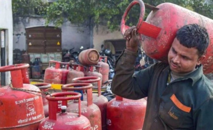 LPG New Rate 2026 : 261 रुपए महंगा हुआ छोटा सिलेंडर, अब पेट्रोल-डीजल की भी बढ़ेगी कीमतें, जानिए केंद्रीय मंत्री क्यों चौंकाया ?