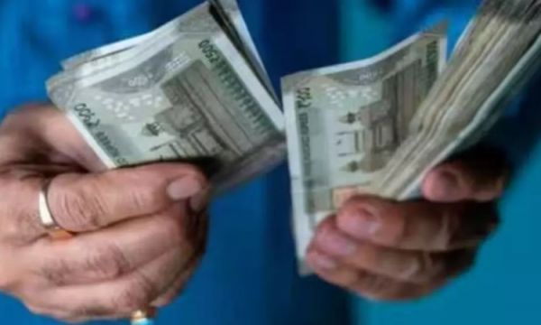 बजट से पहले शेयर बाजार में गिरावट: सेंसेक्स टूटा, निफ्टी भी फिसला; 