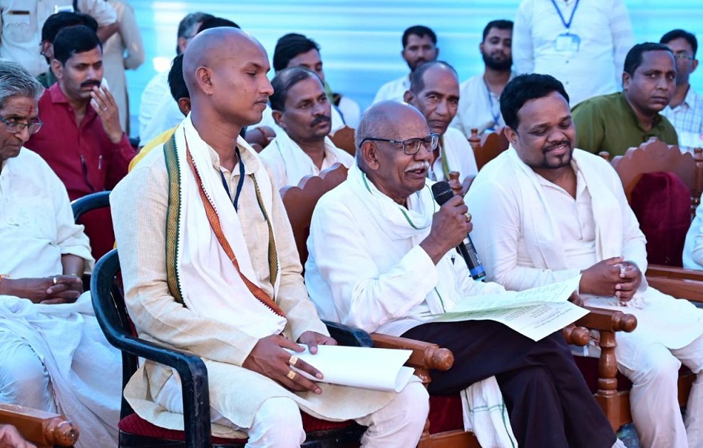 मुख्यमंत्री ने सिंगारपुर में की सामाजिक संगठनों के प्रतिनिधियों से भेंट-मुलाकात