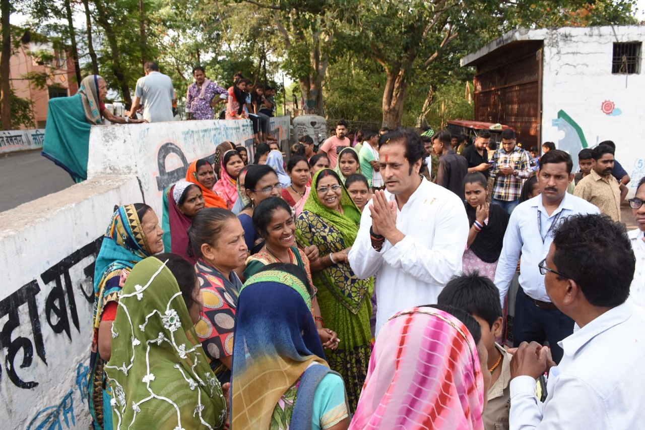 वार्ड क्र.38 अन्तर्गत सारथी पारा में सारथी समाज हेतु 10.00 लाख रूपये से स्वीकृत भवन निर्माण कार्य का भूमि पूजन