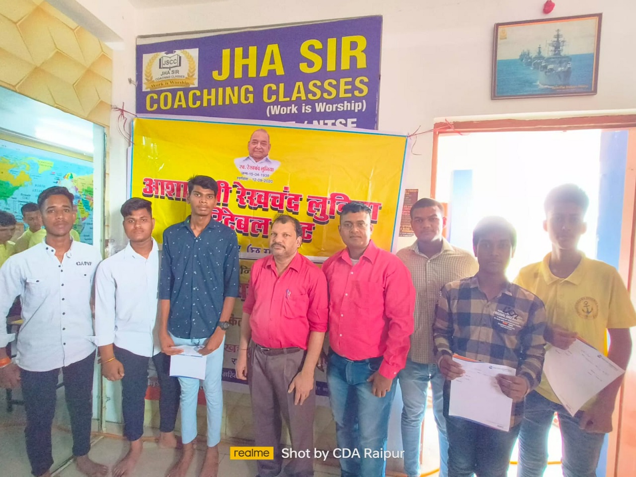 स्व रेख चंद लुनिया की स्मृति में आशा देवी रेख चंद लुनिया चेरीटेबल ट्रस्ट एवं छतीसगढ़ डिफेंस अकादमी विनायक काम्प्लेक्स महादेव घाट के संयुक्त तत्वाधान में ऐ एस जी नेत्र चिकित्सालय द्वारा निः शुल्क नेत्र जांच एवं चश्मा वितरण