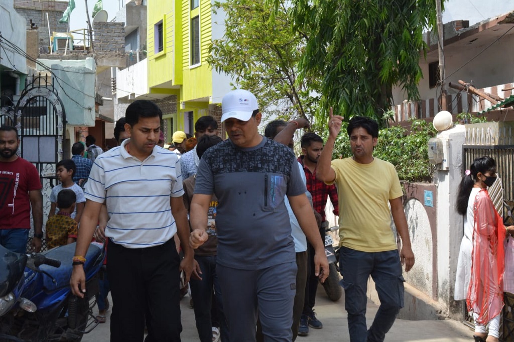 महापौर श्री एजाज ढेबर ने विकास कार्यों की प्रगति प्रत्यक्ष देखी,आँगनबाड़ी पहुंचे, बच्चों को कराया अन्नप्रासन