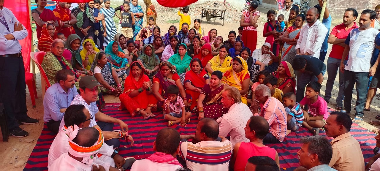 जनसंपर्क के दौरान जनता से मिल रहा प्यार, आशीर्वाद, स्नेह एवं सुझाव