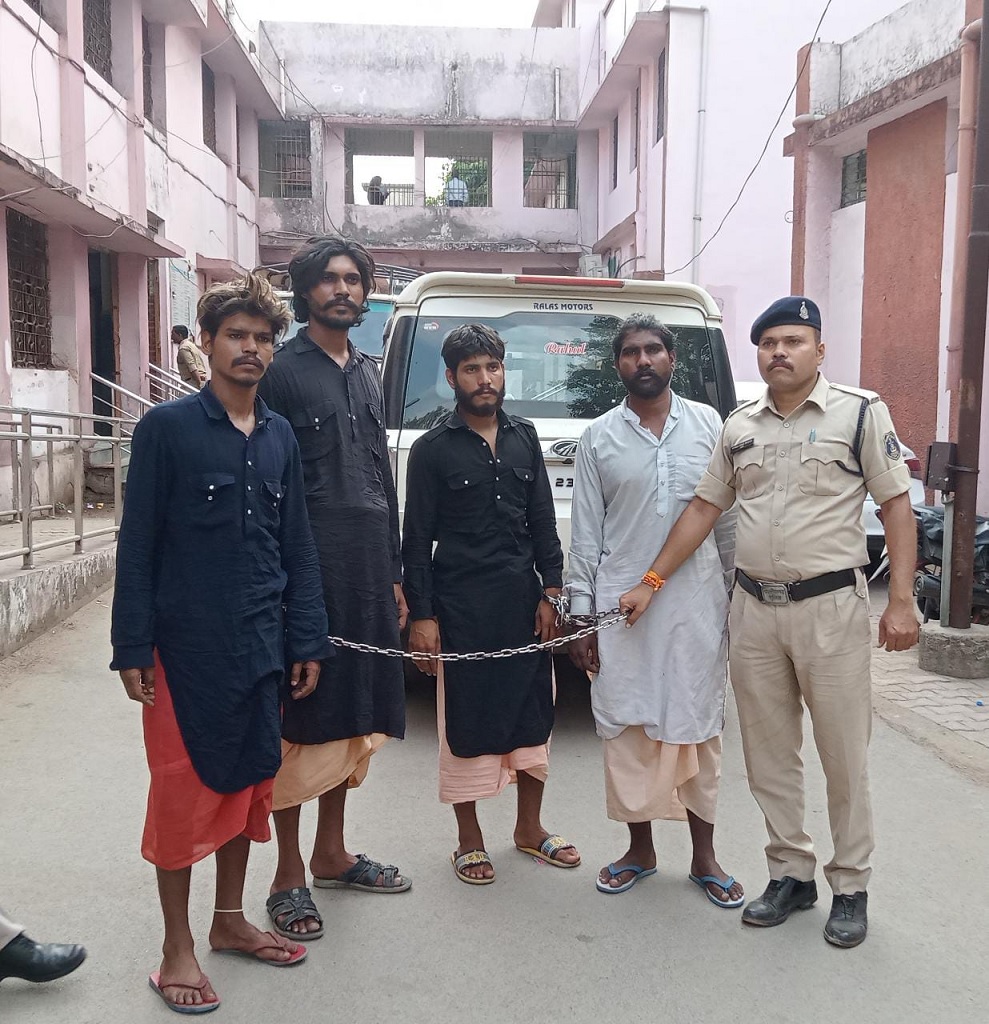 देशभर में घुम-घुम कर लोगों को अपने झांसे में लेकर फर्जी साधू बनकर ठगी करने वाले पंजाब के 04 अंतर्राज्यीय आरोपी गिरफ्तार