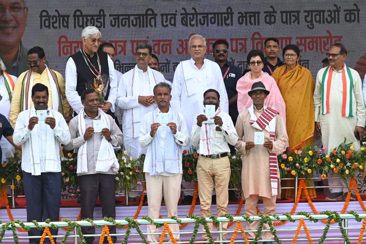 *मुख्यमंत्री ने विशेष पिछड़ी जनजाति के युवाओं को अपने हाथों से दिया शासकीय सेवा का नियुक्ति पत्र*