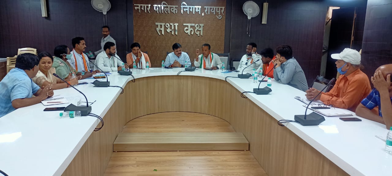 अनुसूचित जाति एवं अनुसूचित जनजाति वर्ग के अधिकारियों, कर्मचारियों को माननीय न्यायालय के आदेष के अनुरूप 58 प्रतिषत पदोन्नति / आरक्षण का लाभ दिलवाने, वार्डो में विकास कार्यो को लेकर चर्चा व विचार विमर्ष 