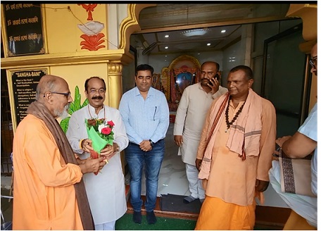 भारत सेवा आश्रम पहुँचकर साव ने स्वामी शिवरूपानंद से लिया आशीर्वाद