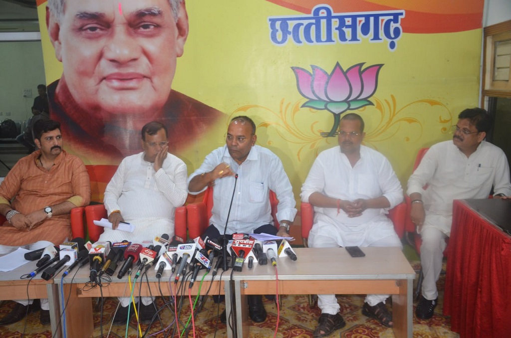 भ्रष्ट भूपेश सरकार को बर्खास्त किया जाए- चंद्राकर*