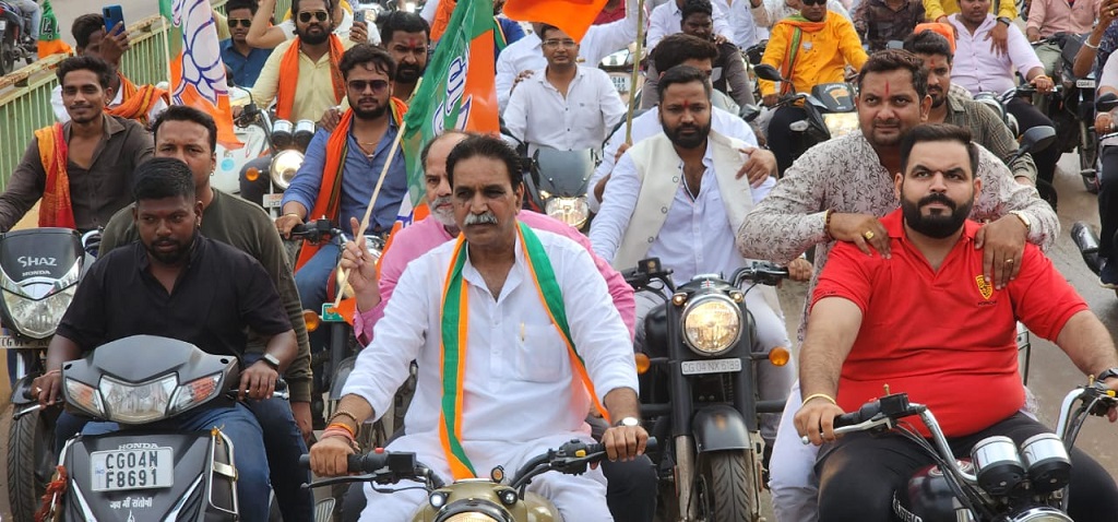 बाइक रैली निकालकर मोदी जी की सभा का प्रचार,राजधानी हुई भाजपा मय