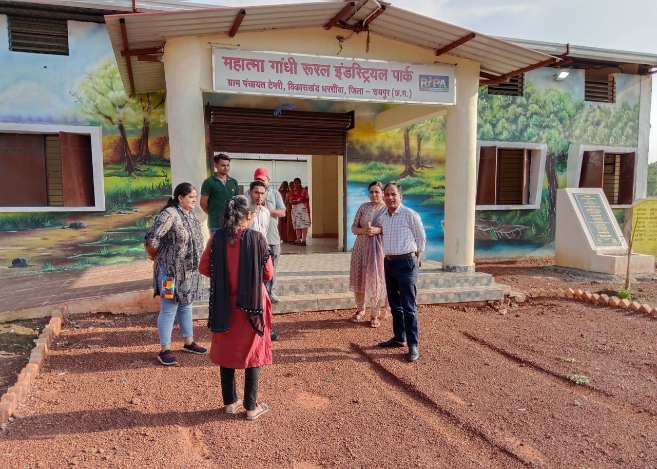 डॉ. गौरव कुमार सिंह ने टेमरी स्थित रीपा का लिया जायजा
