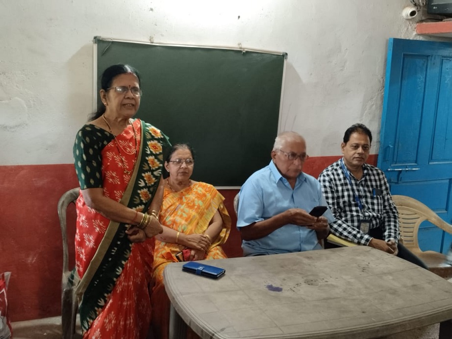 माना बस्ती स्थित ब्लॉसम्स स्कूल में पर्यावरण जागरूकता कार्यक्रम आयोजित