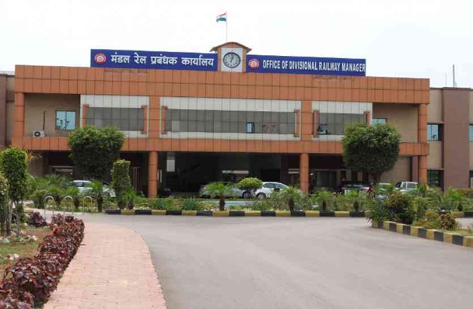 सिलयारी- मांढर रेलवे सेक्शन के समपार फाटक के 407 टोर गेट पर अप-डाउन और मिडिल लाइन में गार्डर लॉन्चिंग अपग्रेडेशन कार्य के कारण, निम्नलिखित गाड़ियाँ प्रभावित रहेंगी