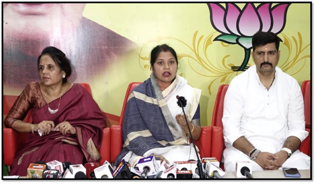 "भाजपा ने कांग्रेस ममता सरकार के संदेशखाली में महिलाओं के साथ दुष्कर्म व अनाचार के मामले में बचाव पर उठाई आलोचना"