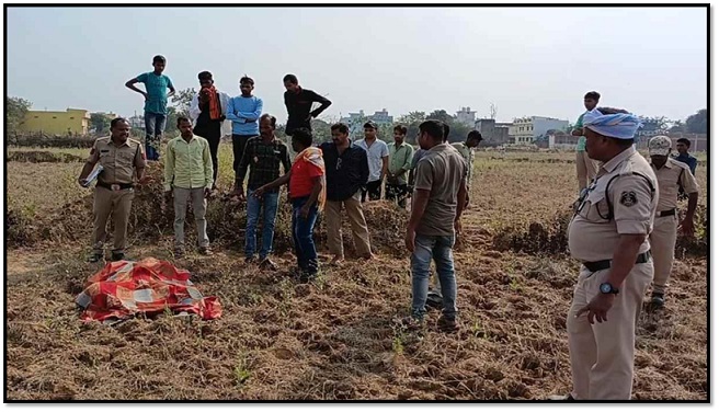  अभनपुर में खेत में अज्ञात युवक की लाश मिलने से हड़कंप