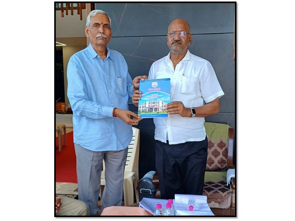 कुशाभाऊ ठाकरे पत्रकारिता एवं जनसंचार विश्वविद्यालय, रायपुर: उच्च शिक्षा मंत्री द्वारा विजन डॉक्यूमेंट का लोकार्पण