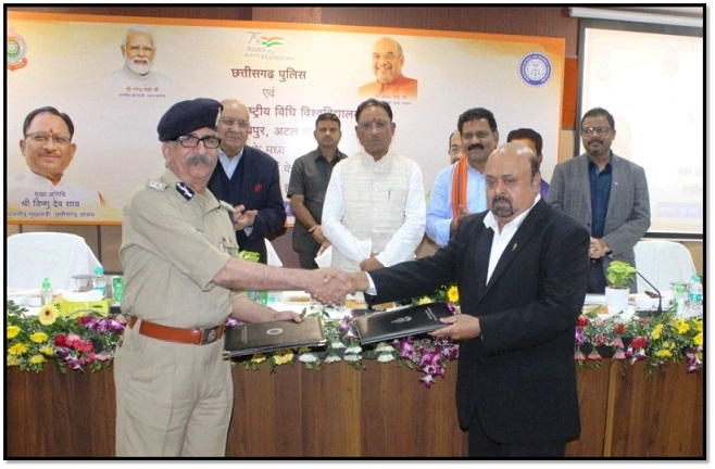 नए आपराधिक कानून पर छत्तीसगढ़ में हिदायतुल्ला नेशनल लॉ यूनिवर्सिटी ने प्रदान किया व्यापक प्रशिक्षण: ब्रिटेन के संसद में पारित होने वाले कानूनों को लाने की कामना