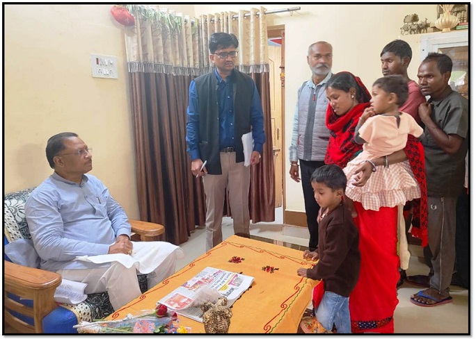 मुख्यमंत्री ने सिकलसेल से जूझ रहे आयुष और आयुषि की सहायता के लिए बढ़ाया हाथ रोग विशेषज्ञ करेगें उपचार