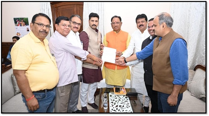 भाजपा मीडिया विभाग ने मुख्यमंत्री विष्णु देव साय को सौंपा पत्र