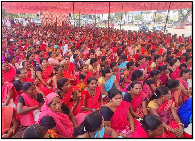 मितानिन दीदीयों की हड़ताल: ग्रामीण स्वास्थ्य सेवा में अग्रणी भूमिका के लिए मांगों का समर्थन