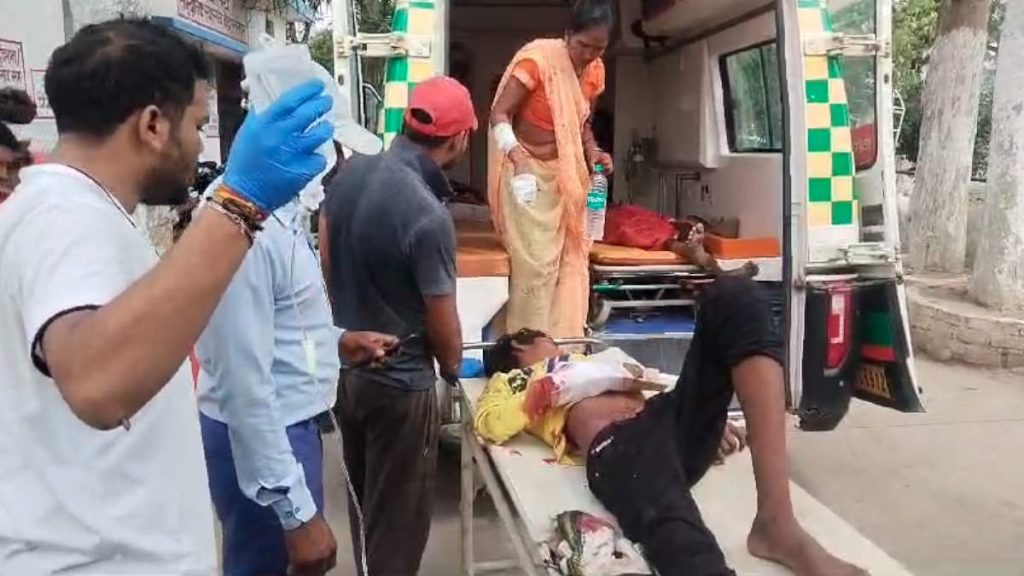 श्रद्धालुओं से भरी पिकअप को हाइवा ने मारी टक्कर, 25 यात्री हुए घायल, 20 की हालत गंभीर&hellip;