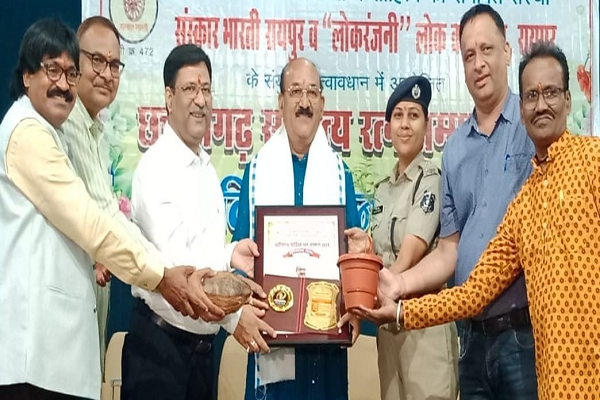 समाचार छत्तीसगढ़ साहित्य रत्न से विजय मिश्रा अलंकृत अभा संस्कार भारती साहित्यकार सम्मान समारोह सम्पन्न