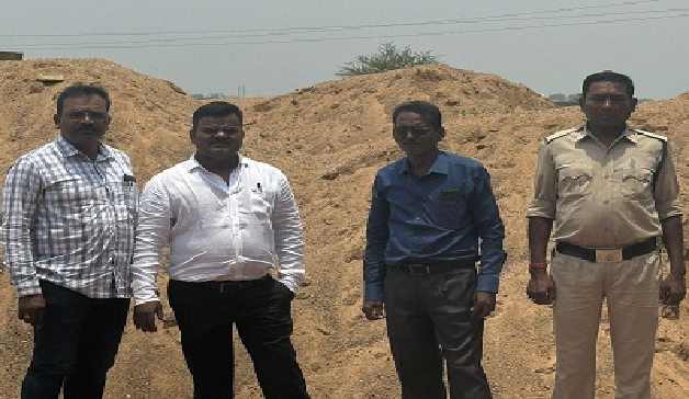 120 हाईवा अवैध रेत ज़ब्त