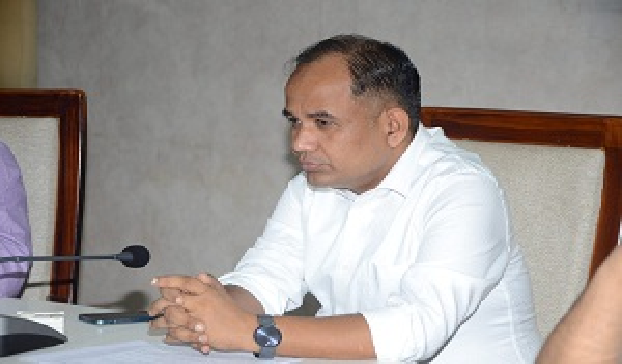 जिले के सभी कार्यालय समय में खुले, रिकार्ड रखें दुरूस्त: डॉ गौरव सिंह