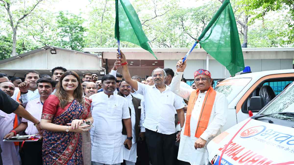 CM साय ने पंडरिया क्षेत्र के लिए पांच निःशुल्क एम्बुलेंस को दिखाई हरी झंडी, अब दूरस्थ क्षेत्रों में भी मिलेगी इमरजेंसी हेल्थ सर्विस&hellip;