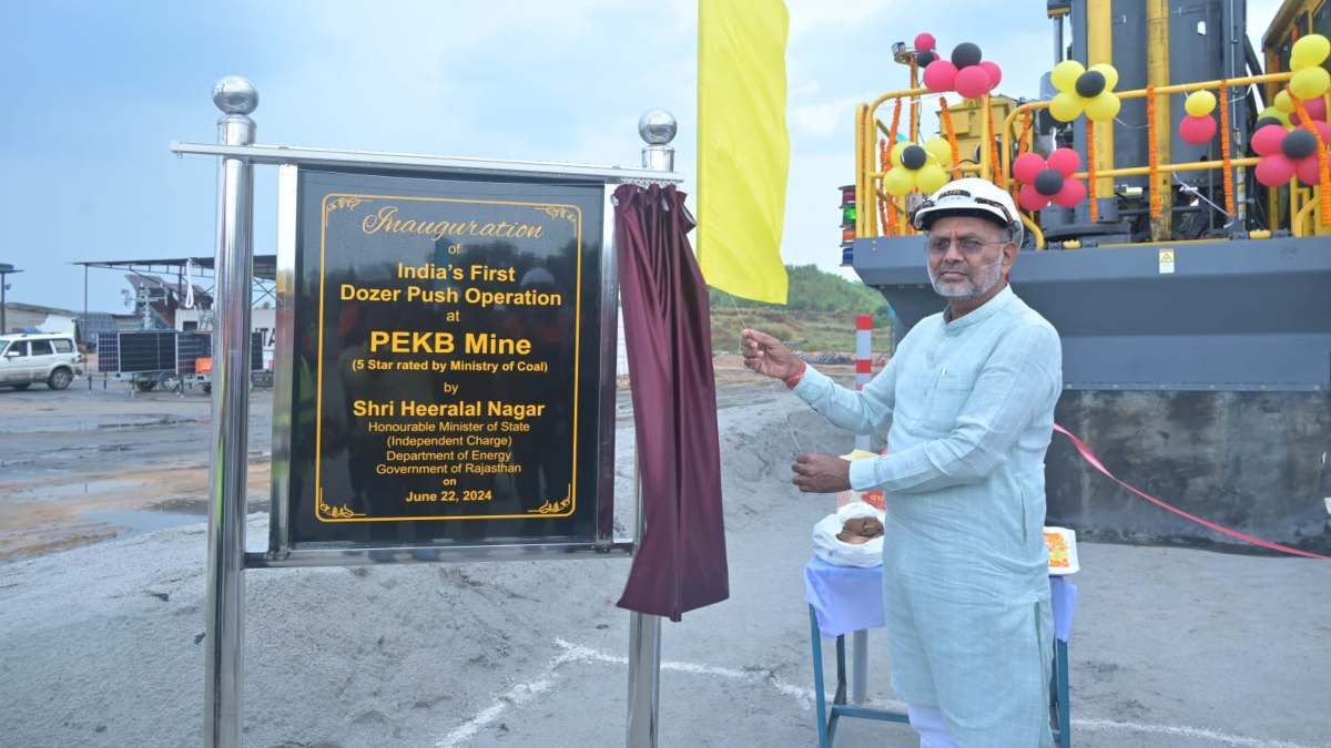 राजस्थान के ऊर्जा मंत्री एचएल नागर ने किया 9 मेगावाट के सौर परियोजना का उद्घाटन, कहा- आरवीयूएनएल सरगुजा के विकास के लिए हैं प्रतिबद्ध