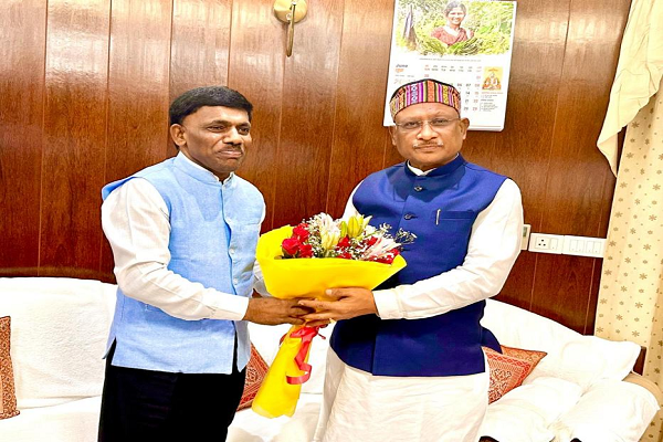 सीएम साय से गोवा विधानसभा के अध्यक्ष तावड़कर ने मुलाक़ात की