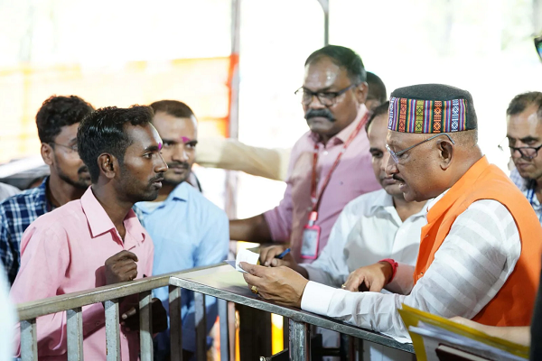 CM हाउस में समस्या लेकर पहुंचे थे लोग, हुआ ऐसा कि जिंदगीभर नहीं भूलेंगे