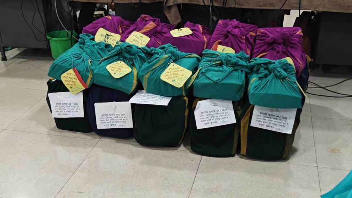 छत्तीसगढ़ शराब घोटाला : EOW ने पेश किया 10 हजार से अधिक पन्नों का चालान, ढेबर, त्रिपाठी समेत अन्य आरोपियों की बढ़ सकती है मुश्किलें