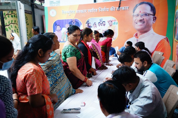 मुख्यमंत्री श्री विष्णु देव साय का दूसरा जनदर्शन आज : पूरे प्रदेश से बड़ी संख्या में आमजन पहुच रहे मुख्यमंत्री निवास