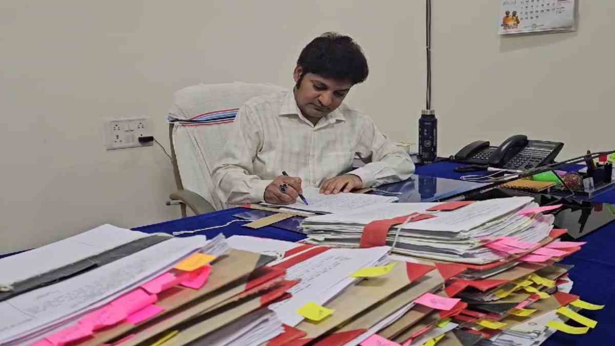 निवेशकों में फिर जगी रकम वापसी की आस : जिला प्रशासन ने खोली चिटफंड कंपनियों में डूबे लोगों की फाइल, निवेशकों से मंगाए ओरिजिनल बॉन्ड पेपर, एक जिले में ही 1 अरब 81 करोड़ से ज्यादा का हुआ है निवेश