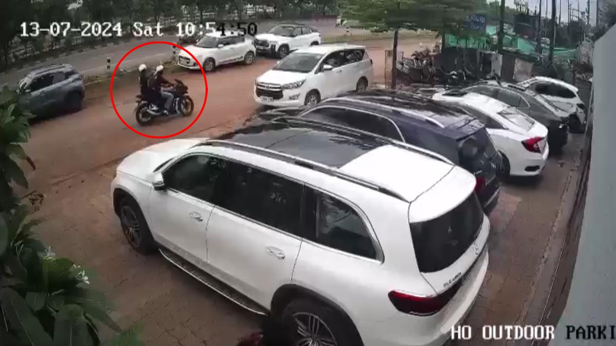 कोयला कारोबारी के ऑफिस के बाहर फायरिंग का CCTV फुटेज आया सामने, देखिये कैसे आरोपियों ने की गोलीबारी, अब तक शूटर्स पुलिस की गिरफ्त से बाहर