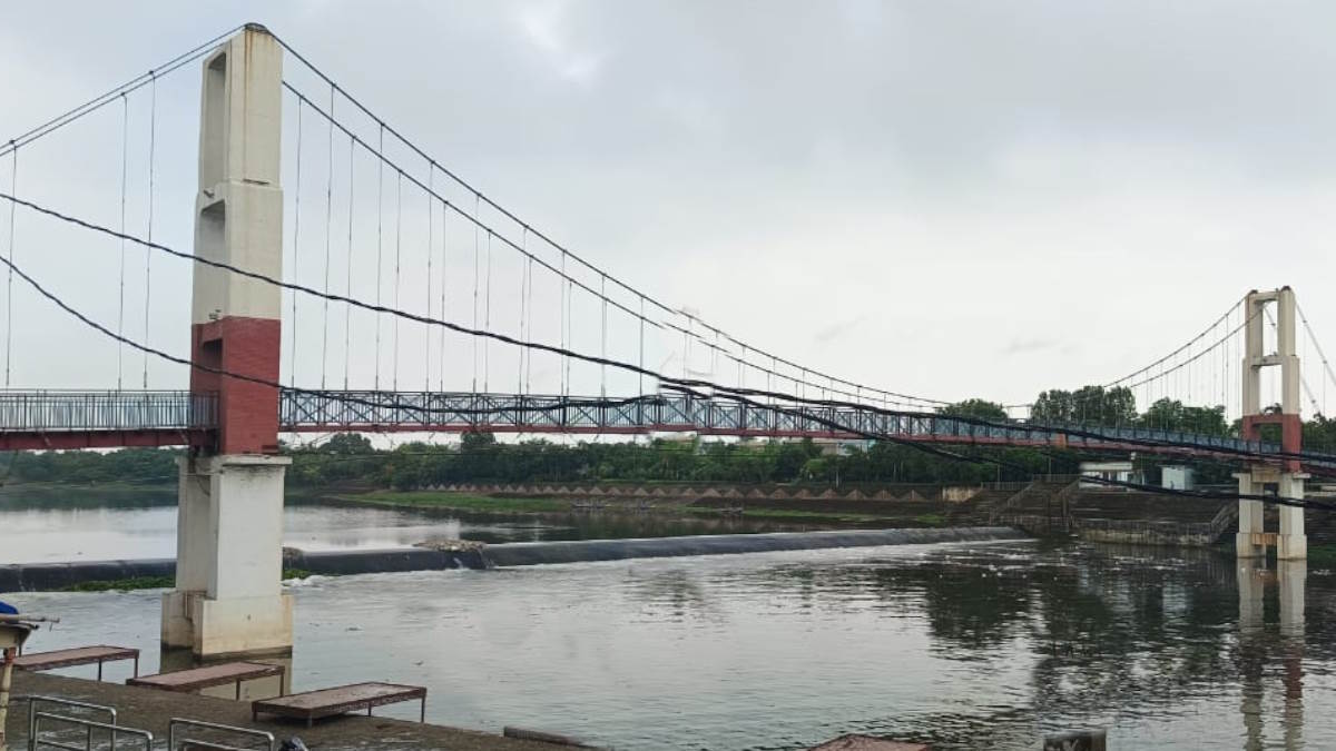 कैसे करे महादेव घाट में स्नान, मिल रहा है नाले का पानी, सावन सोमवार मनाने वालों की व्यथा