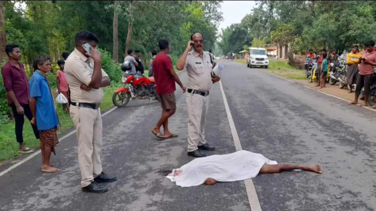 CG ACCIDENT BREAKING: तेज रफ्तार स्कॉर्पियो ने मोपेड सवार को मारी ठोकर, शख्स की मौके पर ही मौत