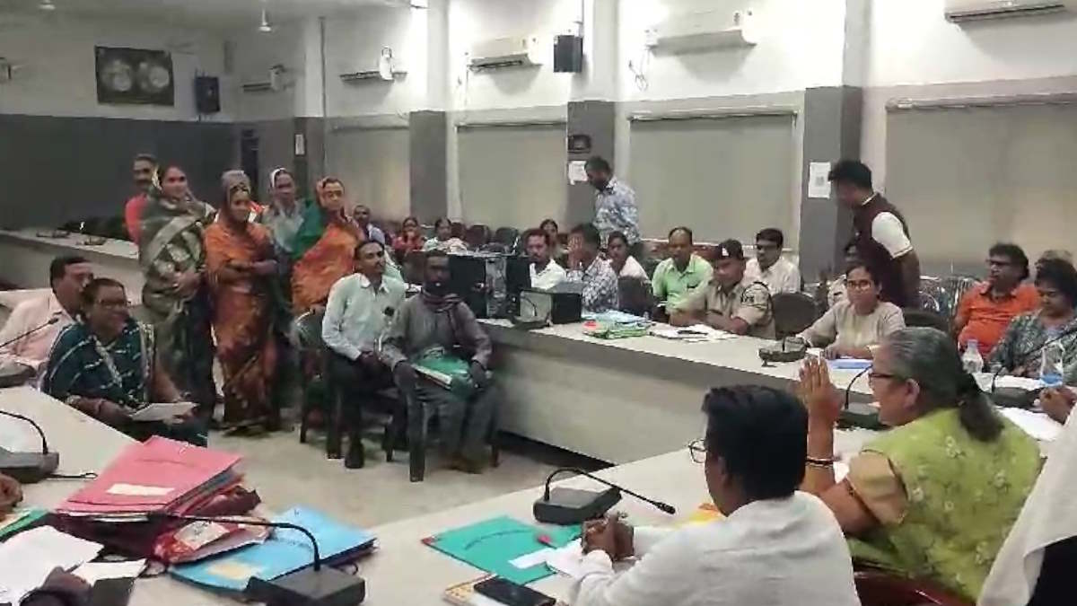 गांव वालों ने फहराने नहीं दिया झंडा!, महिला आयोग पहुंची सरपंच को अध्यक्ष ने ऐसे समझाया…