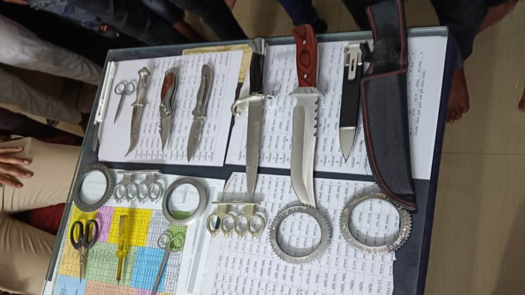 गणेश विसर्जन झांकी में चाकू, ब्लेड, कैंची लेकर आए 60 बदमाश गिरफ्तार, 10 विशेष टीमों का किया गया था गठन