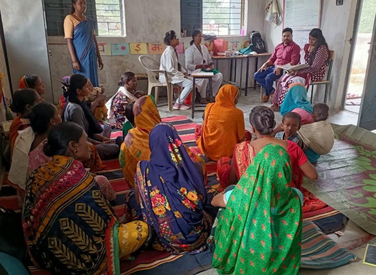 सीएम साय के निर्देश पर टीकाकरण अभियान में लाई गई तेजी : बच्चों और गर्भवती माताओं को समय पर टीकाकरण करने स्वास्थ विभाग की टीम पहुंची आंगनबाड़ी केंद्र 
