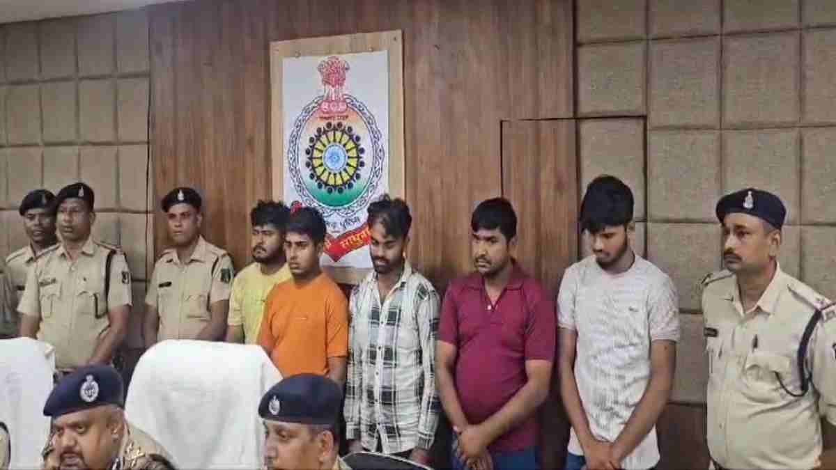 सूरजपुर दोहरे हत्याकांड मामले में बड़ा खुलासा : NSUI जिलाध्यक्ष समेत 5 आरोपी गिरफ्तार, कुलदीप के साथ मिलकर प्रधान आरक्षक की पत्नी और बेटी को उतारा था मौत के घाट