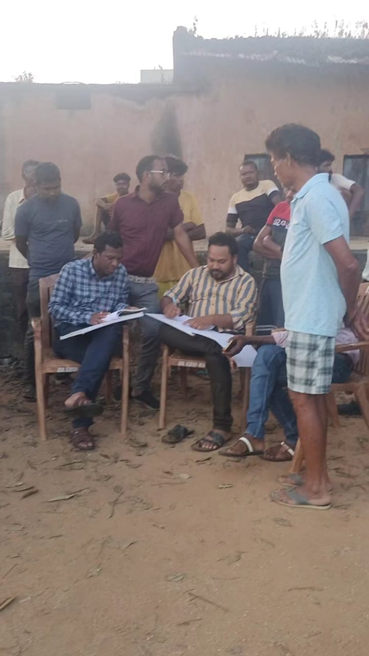  शासकीय माध्यमिक शाला सरबकोम्बों में खेल मैदान में अवैध कब्जा का मामला उजागर : कलेक्टर के निर्देश पर शुरू हुवे प्रशासनिक जांच के दौरान राजस्व रिकॉर्ड मिलान और ग्रामीणों के बयान पर तैयार हुआ पंचनामा