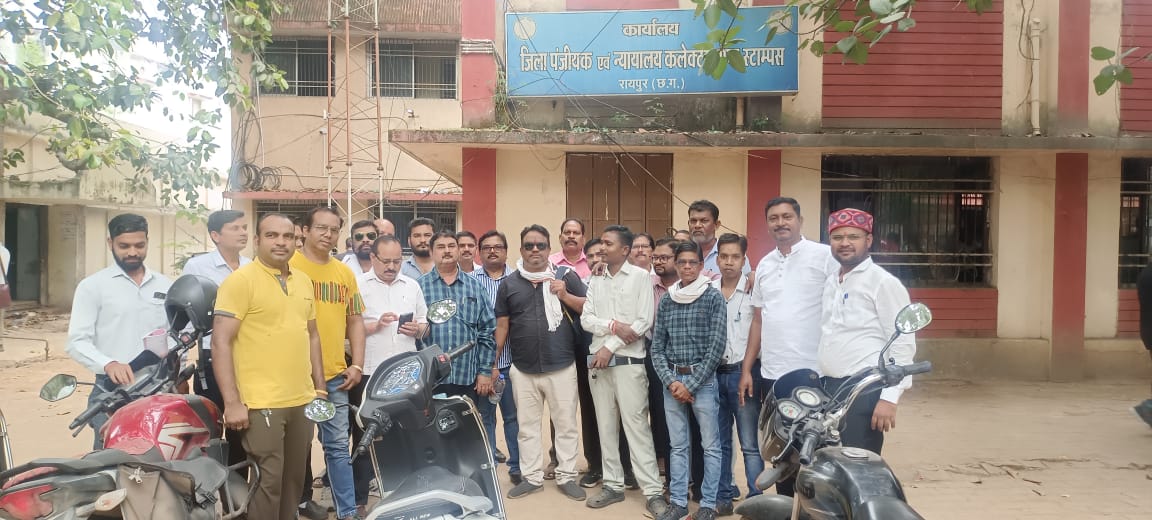 छत्तीसगढ़ दस्तावेज लेखक जनकल्याण संघ ने अनिश्चितकालीन हड़ताल शुरू की