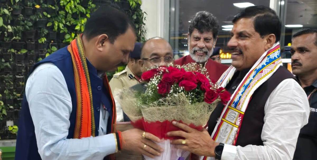 एमपी के सीएम डॉ. मोहन यादव पहुंचे रायपुर, राज्योत्सव का करेंगे शुभारंभ