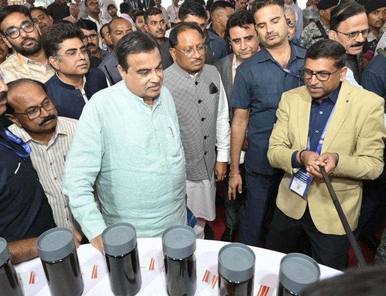 केन्द्रीय सड़क परिवहन एवं राजमार्ग मंत्री श्री नितिन गडकरी ने भारतीय सड़क कांग्रेस अन्तर्गत आयोजित तकनीकी प्रदर्शनी का किया अवलोकन