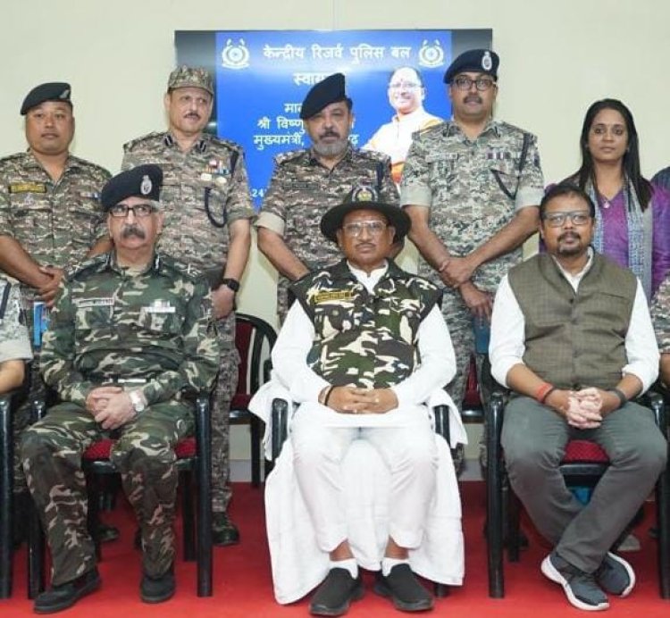  छत्तीसगढ़ में नक्सल आपरेशन में मिल रही सफलता की पूरे देश में हो रही है प्रशंसा : मुख्यमंत्री श्री विष्णु देव साय, बस्तर से नक्सल उन्मूलन में सुरक्षा जवानों की है अत्यंत महत्वपूर्ण भूमिका, बस्तर प्रवास के दौरान जवानों का उत्साह बढ़ाने मुख्यमंत्री अचानक पहुंचे सीआरपीएफ कैंप, जवानों के आग्रह पर सीआरपीएफ कैंप सेडवा में मुख्यमंत्री ने किया रात्रि विश्राम