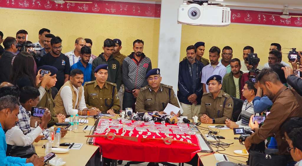 लाखों की चोरी करने वाले गैंती गैंग का पर्दाफाश, 3 मुख्य आरोपी समेत 11 गिरफ्तार