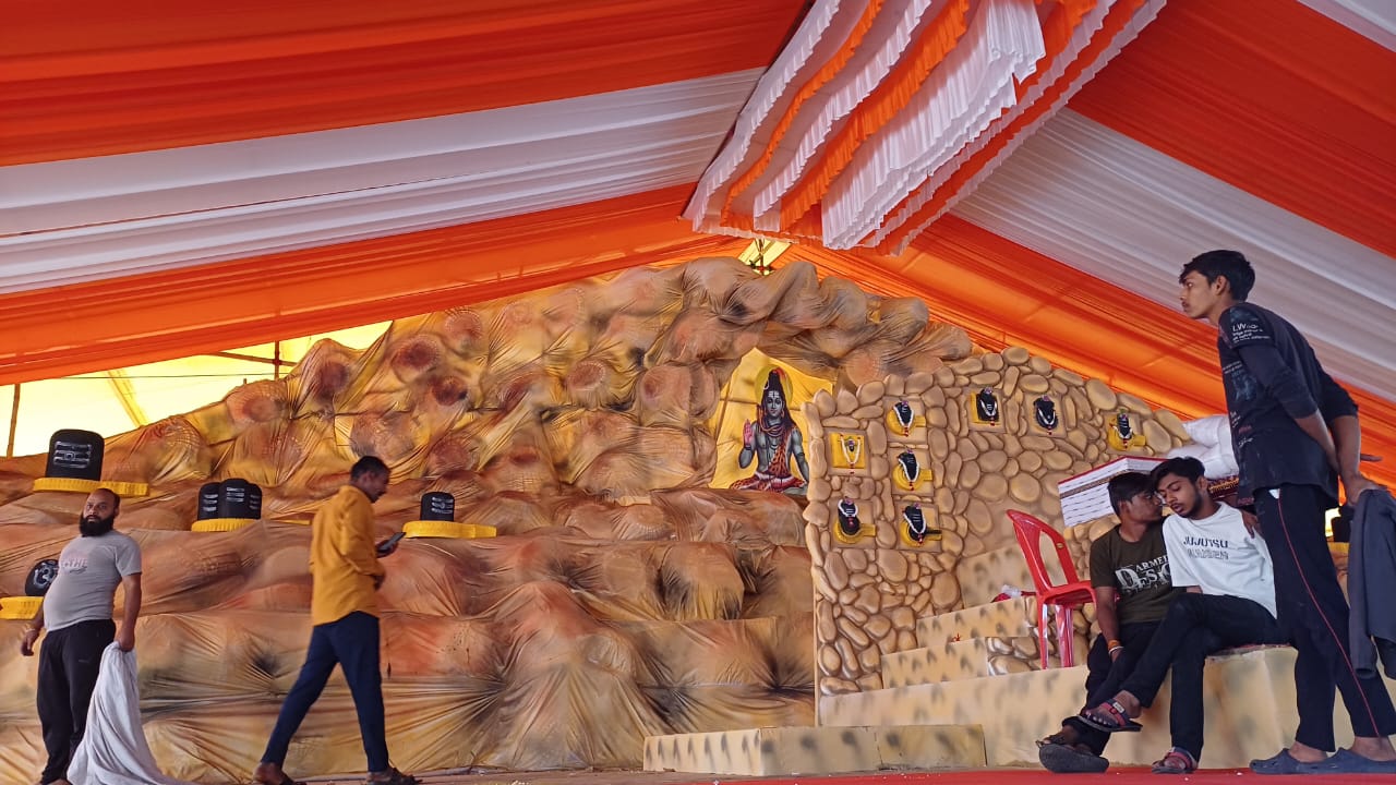 श्री शिव महापुराण कथा के लिए भव्य पंडाल तैयार लाखों श्रद्धालु करेंगे पंडित प्रदीप मिश्रा की कथा का श्रवण पान.