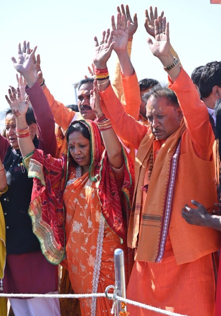 प्रयागराज महाकुंभ 2025: मुख्यमंत्री श्री विष्णु देव साय ने त्रिवेणी संगम में किया पुण्य स्नान, प्रदेशवासियों की सुख-समृद्धि की कामना की